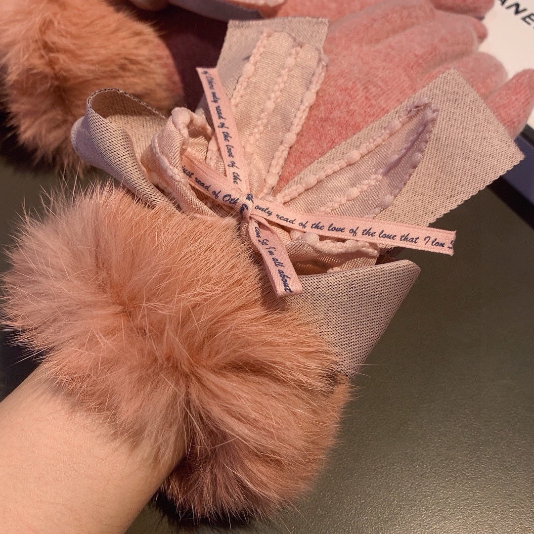GLOVES IN BLUSH PINK WOOL AND RABBIT FUR 441839