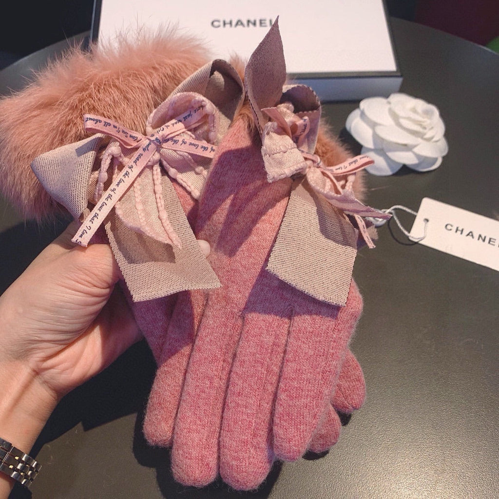 GLOVES IN BLUSH PINK WOOL AND RABBIT FUR 441839