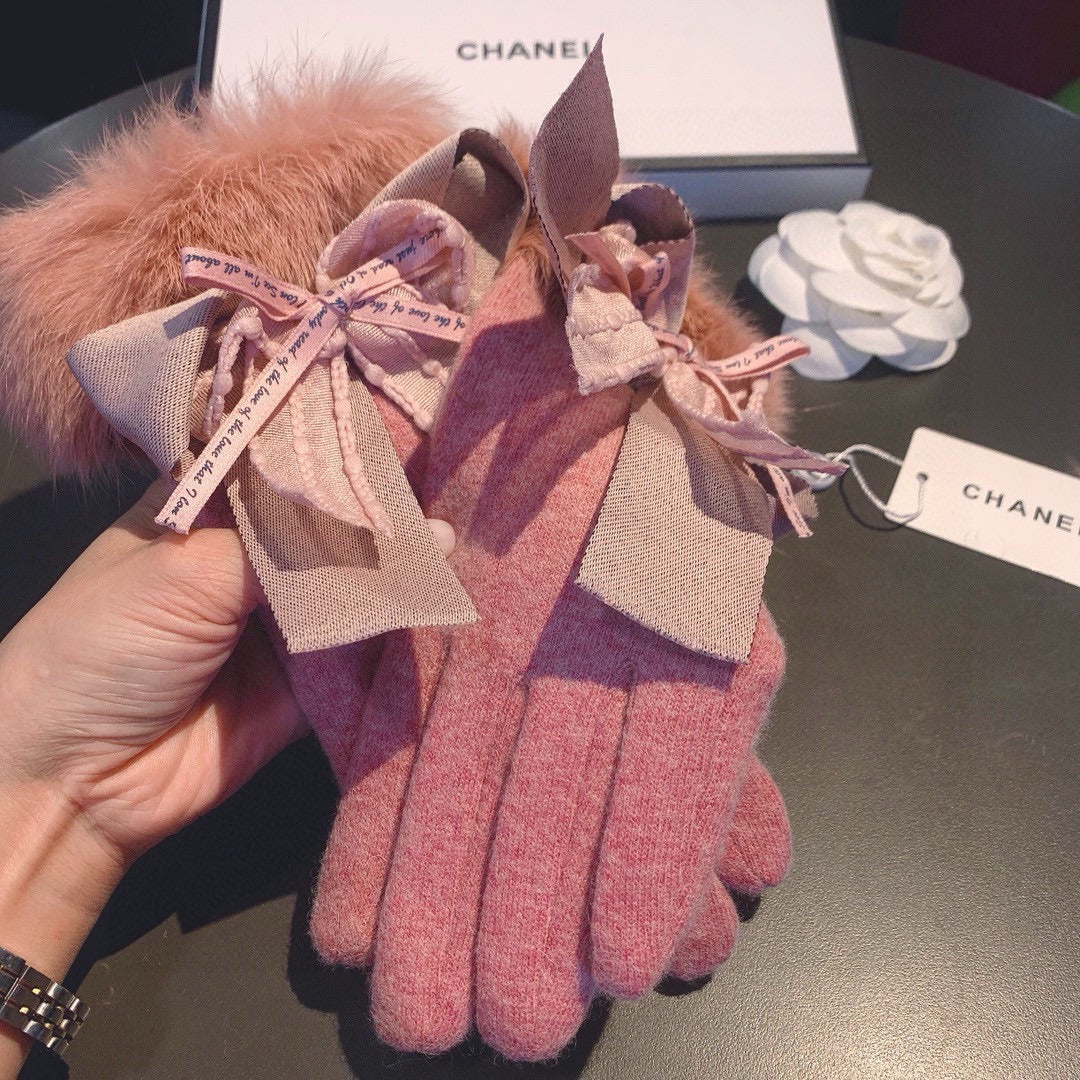 GLOVES IN BLUSH PINK WOOL AND RABBIT FUR 441839