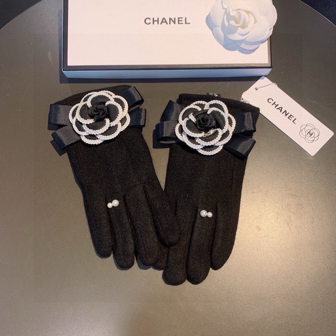GLOVES IN BLACK WOOL WITH FLOWER 456325