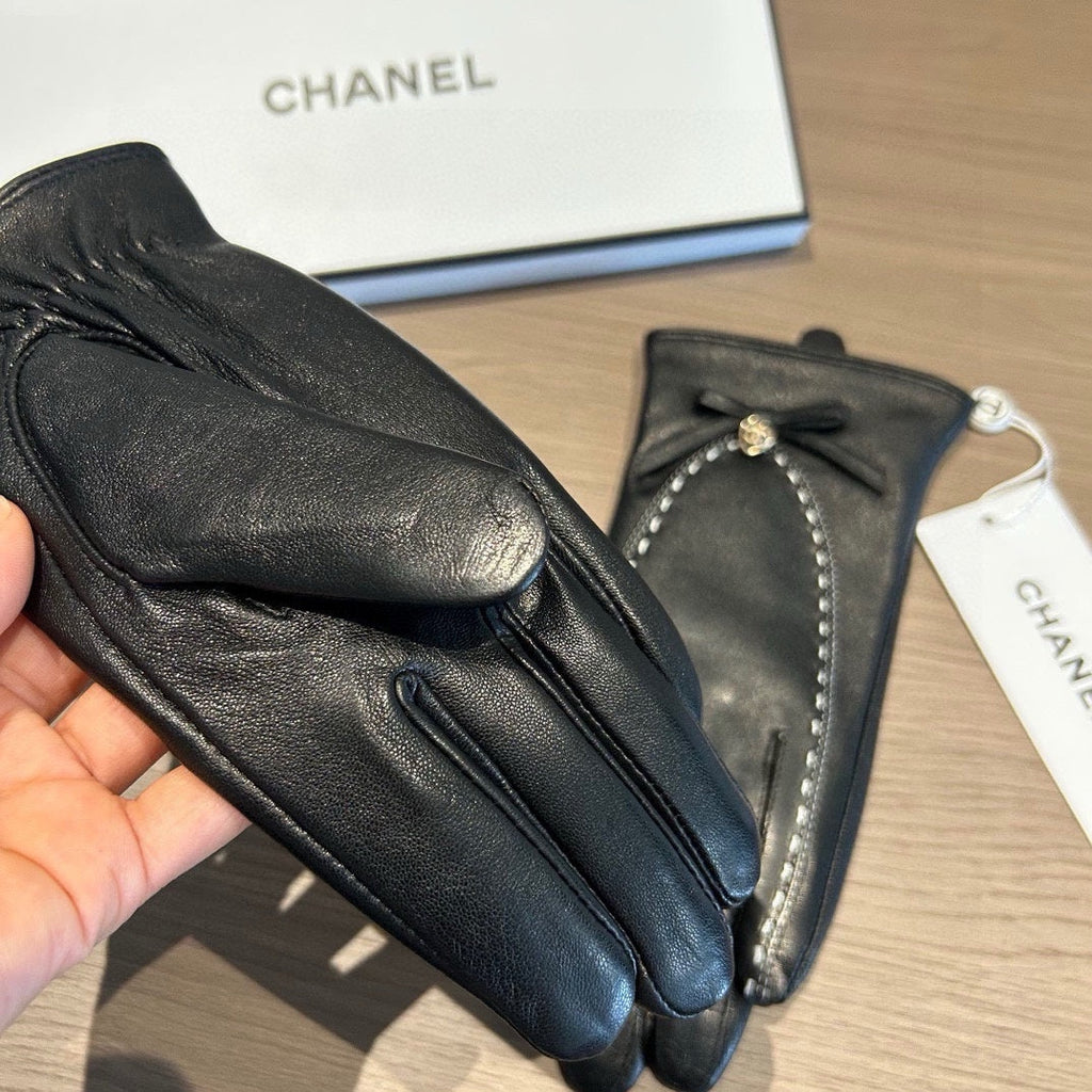 GLOVES IN BLACK LAMBSKIN 456336