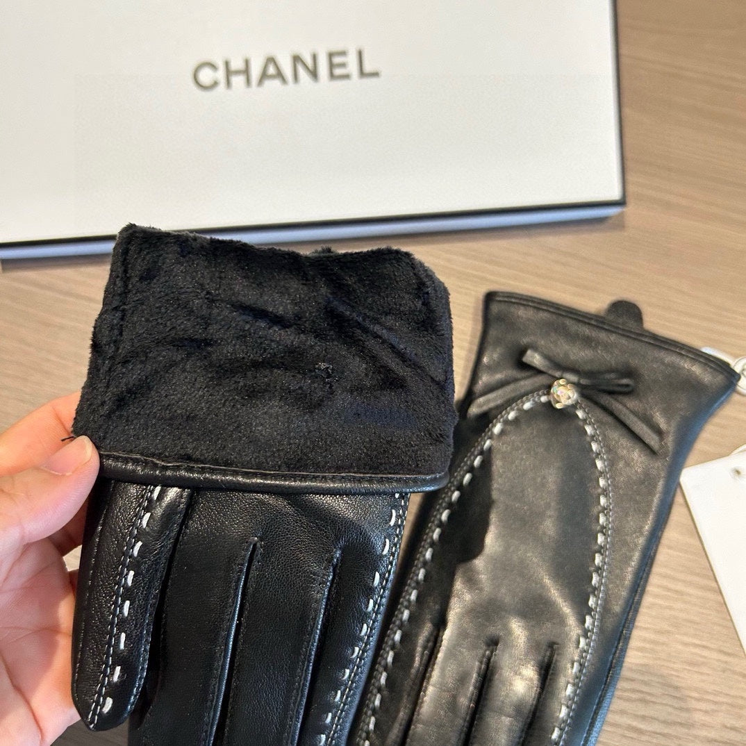 GLOVES IN BLACK LAMBSKIN 456336