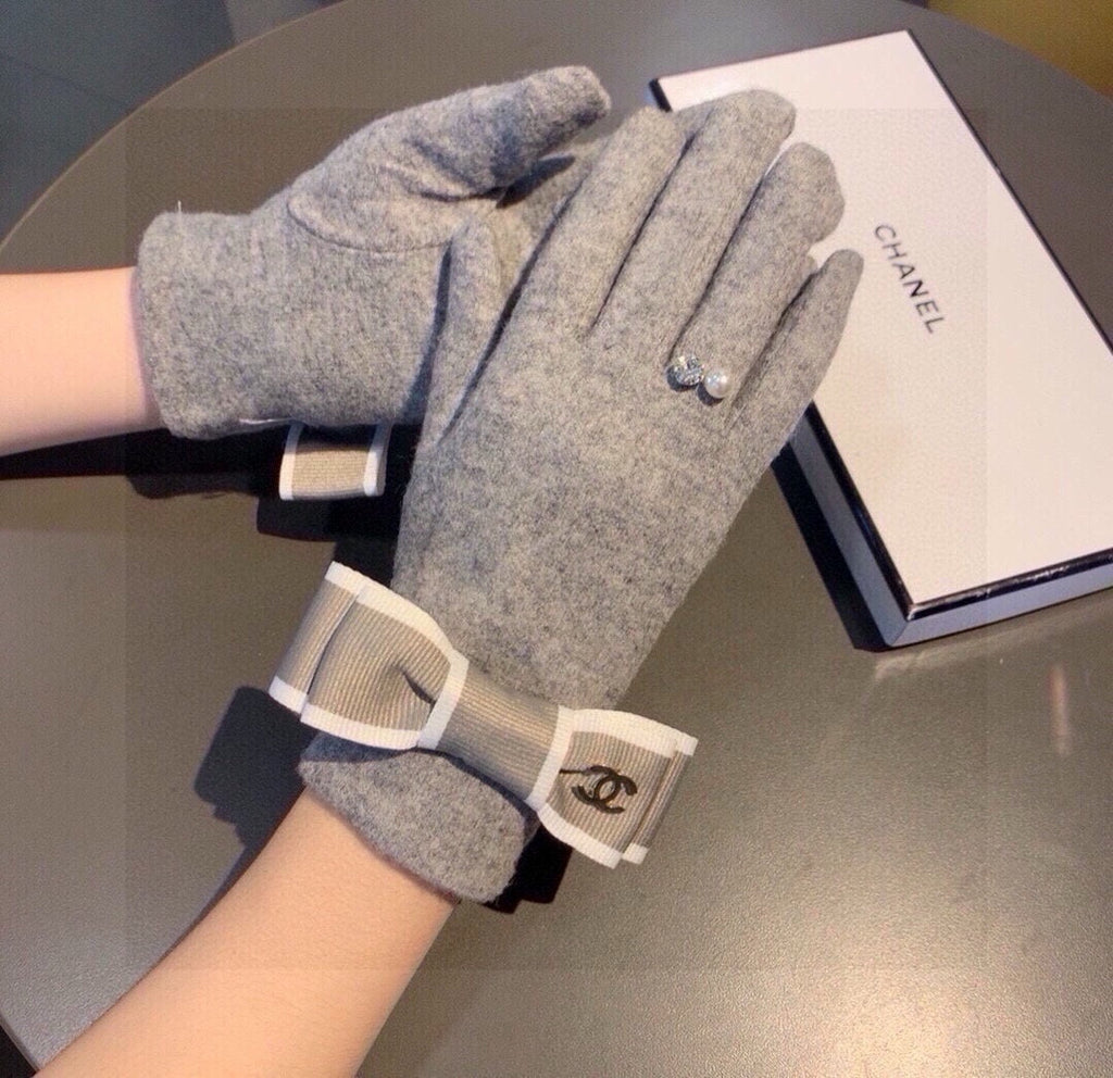 CC GLOVES IN PALE GRAY WOOL WITH BOW 463856