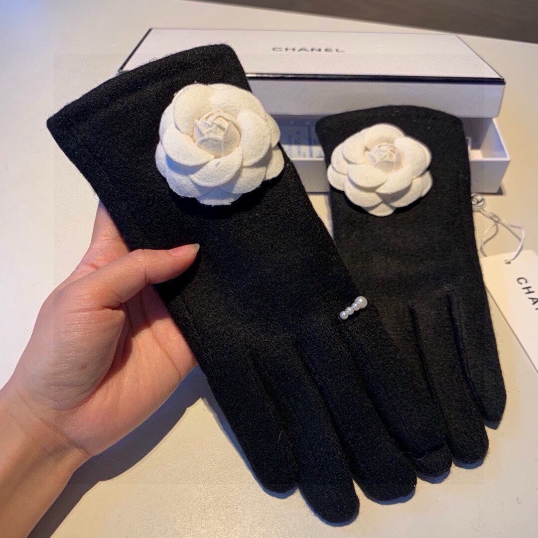 GLOVES IN BLACK WOOL WITH LARGE WHITE FLOWER 464993