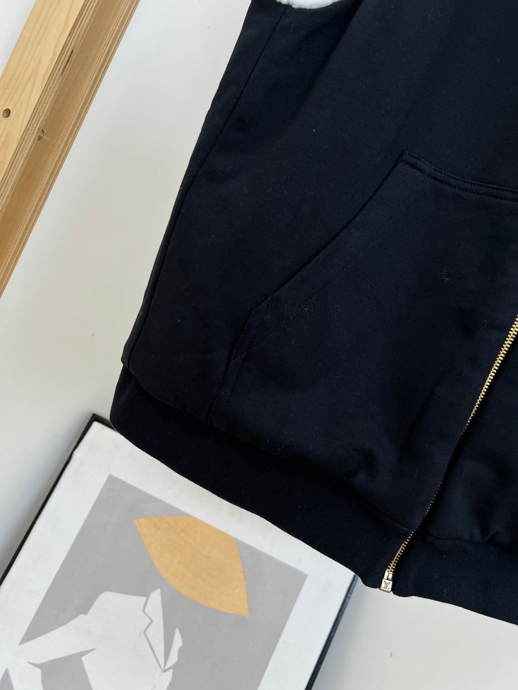 LV 25S HOODED VEST 0072