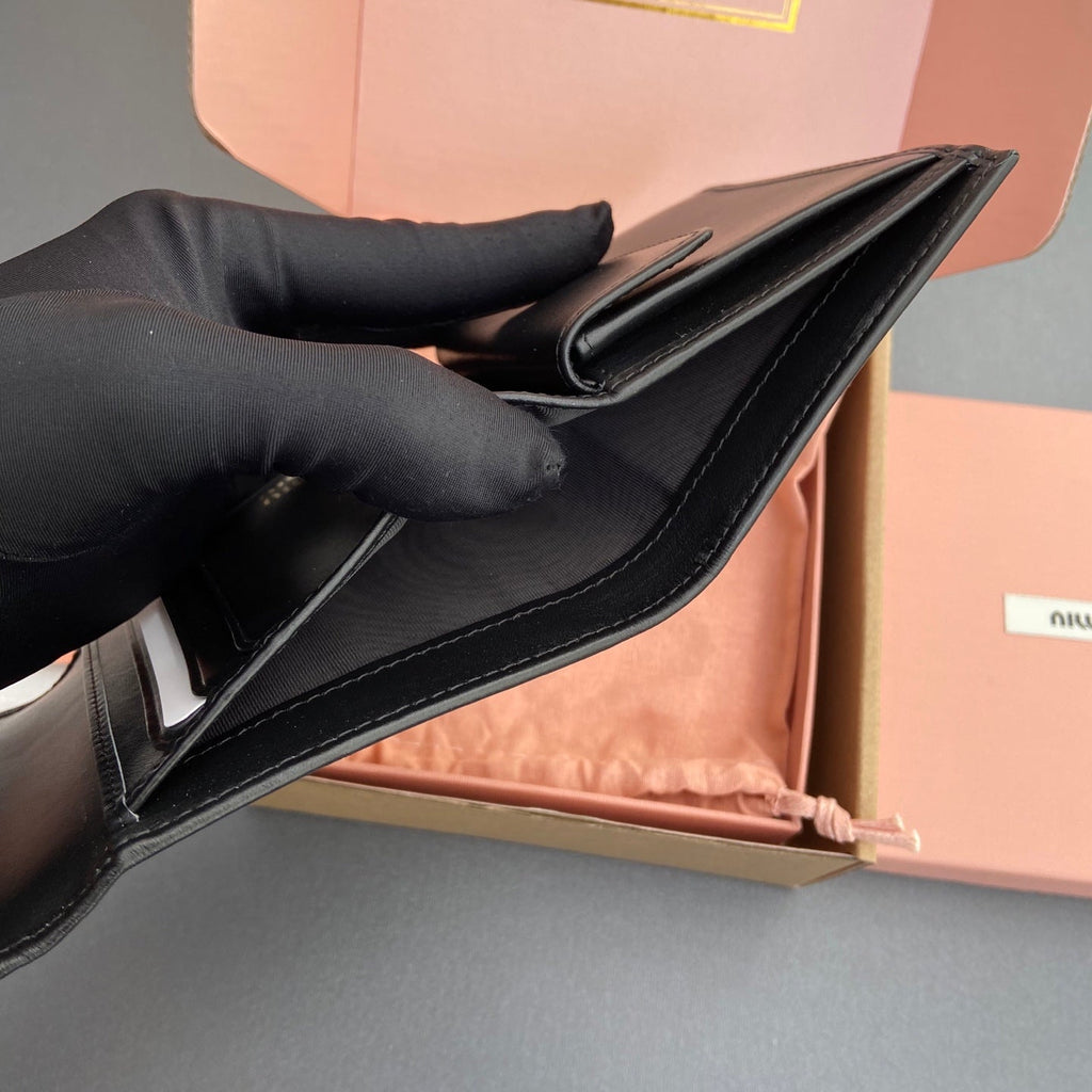 WALLET 12 IN BLACK SMOOTH CALFSKIN GOLD HARDWARE