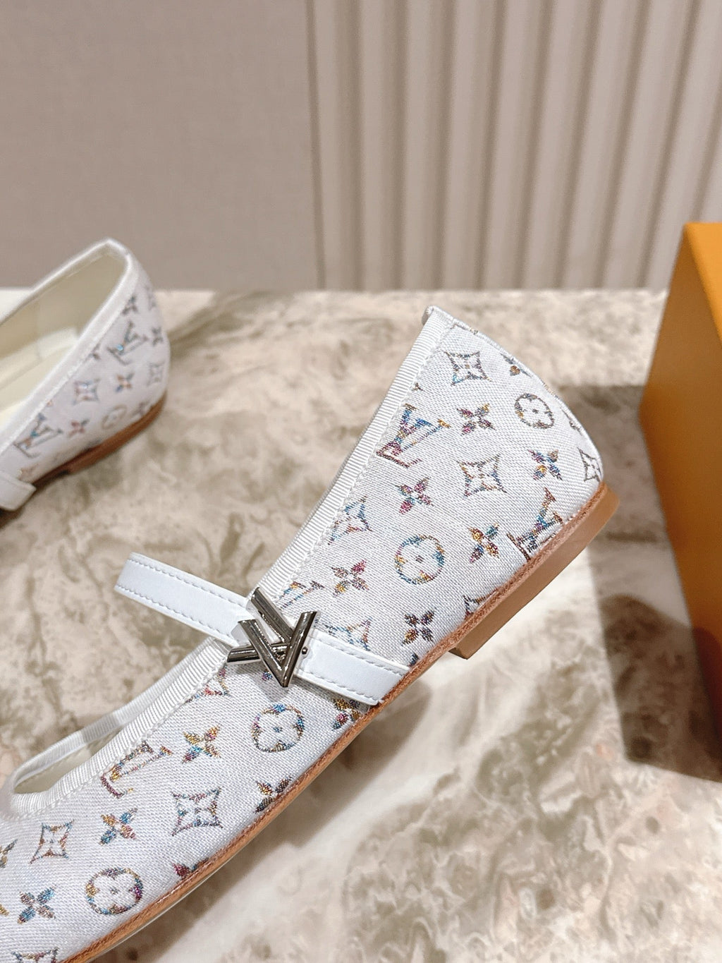 LV BALLET FLAT IN WHITE MONOGRAM CANVAS