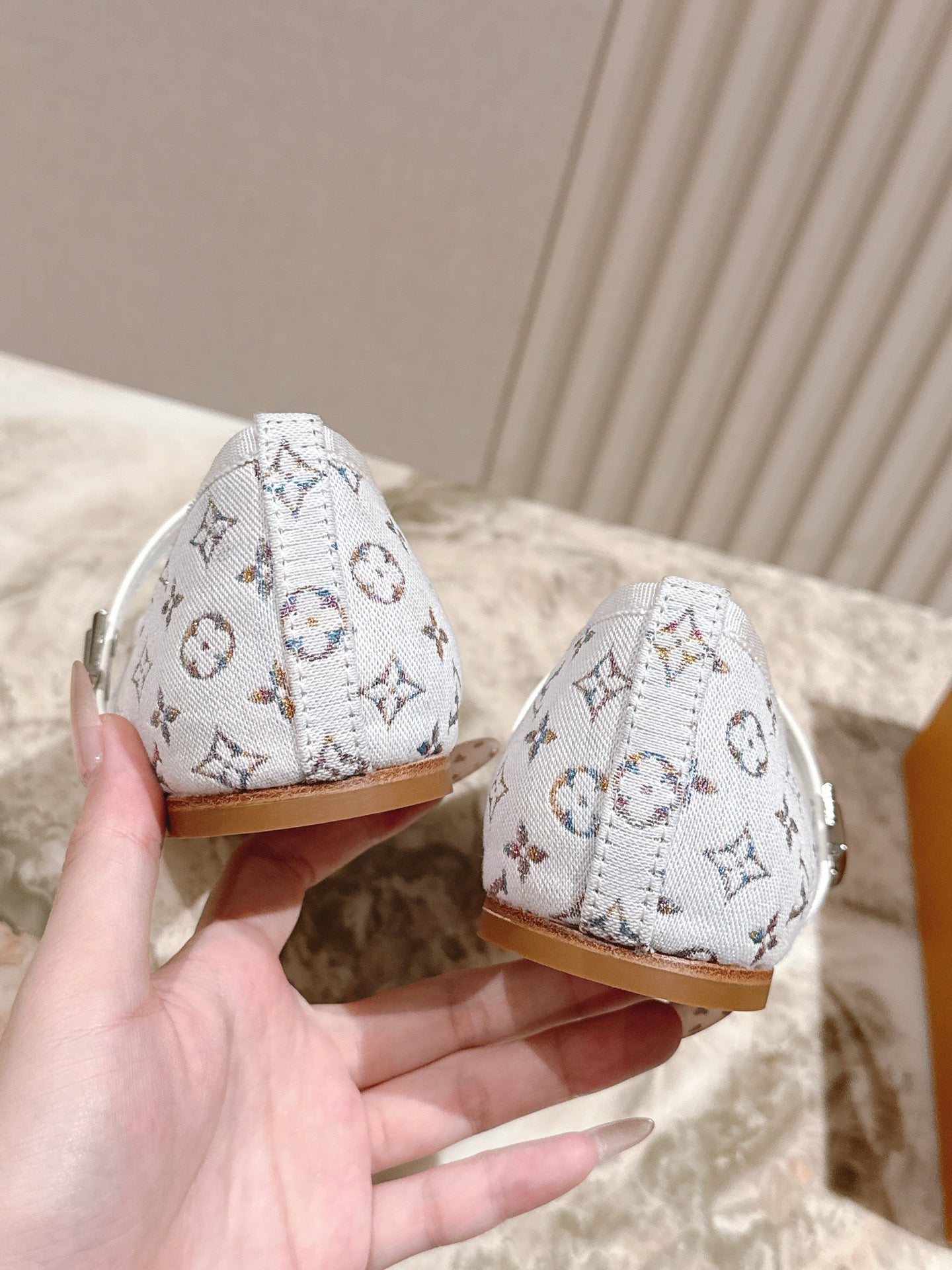 LV BALLET FLAT IN WHITE MONOGRAM CANVAS