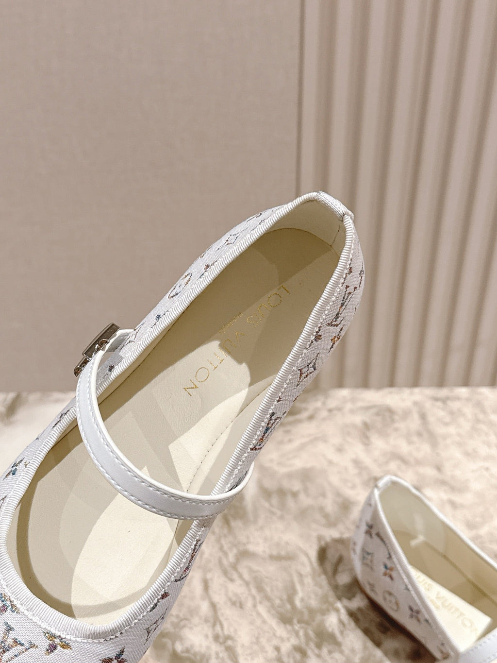 LV BALLET FLAT IN WHITE MONOGRAM CANVAS
