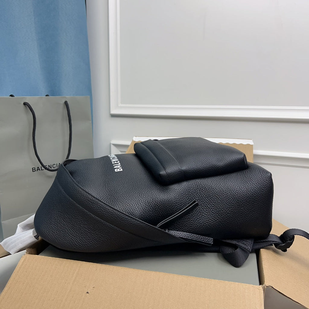 EVERYDAY BACKPACK 39 IN BLACK GRAINED CALFSKIN