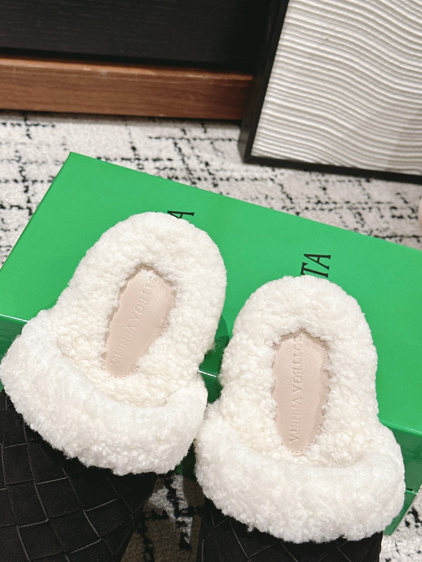 REGGIE SLIPPER IN BLACK SUEDE AND SHEARLING LINING