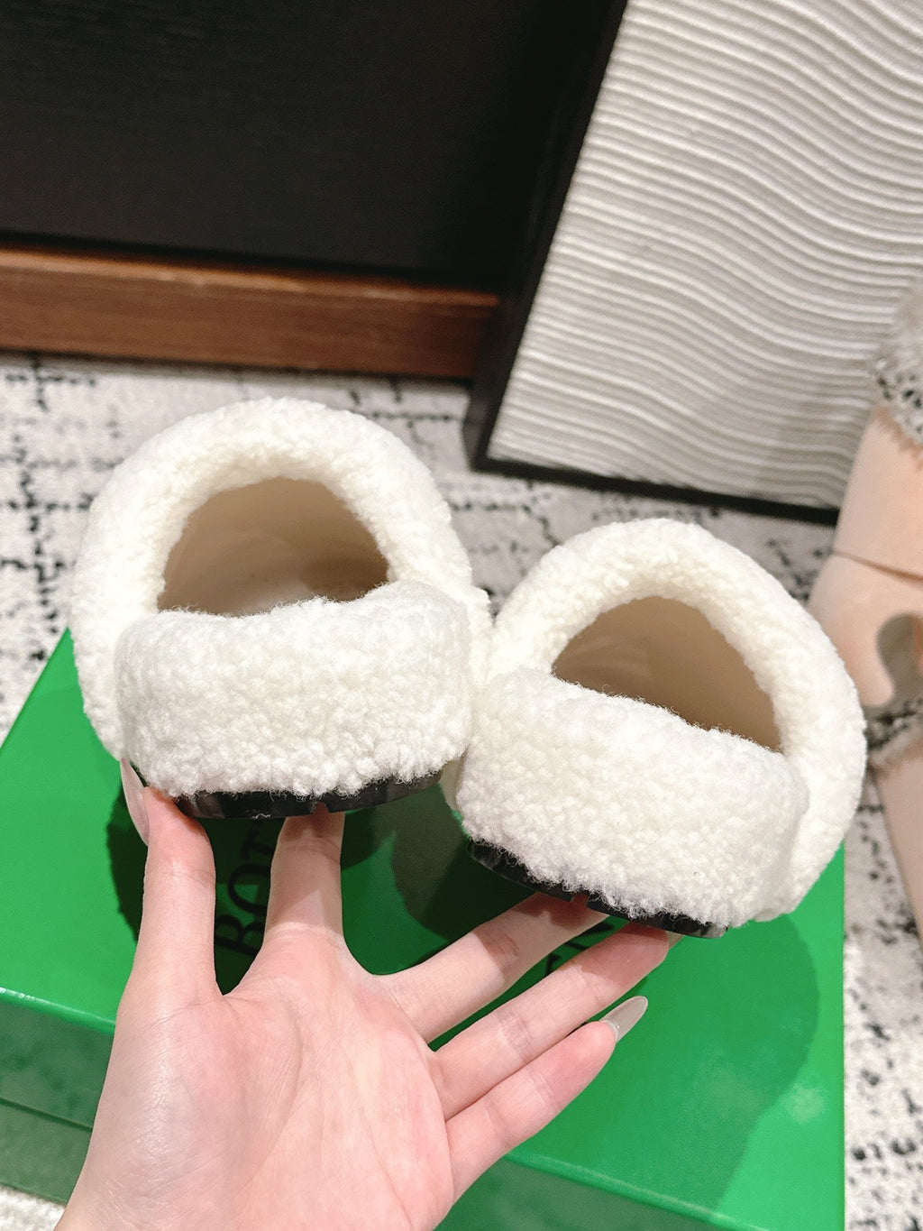 REGGIE SLIPPER IN BRONZE BROWN SUEDE AND SHEARLING LINING