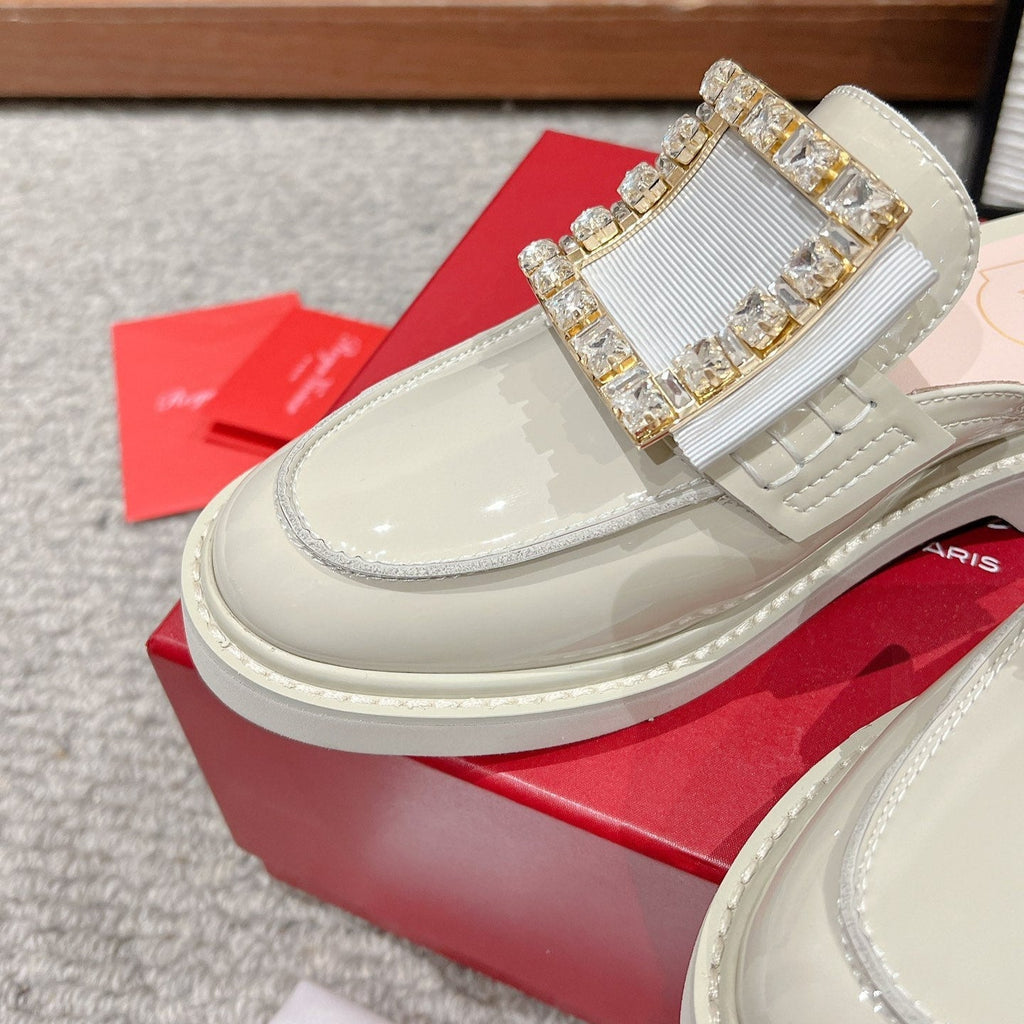 VIV' RANGERS MULES IN CREAM PATENT CALFSKIN CRYSTAL BUCKLE
