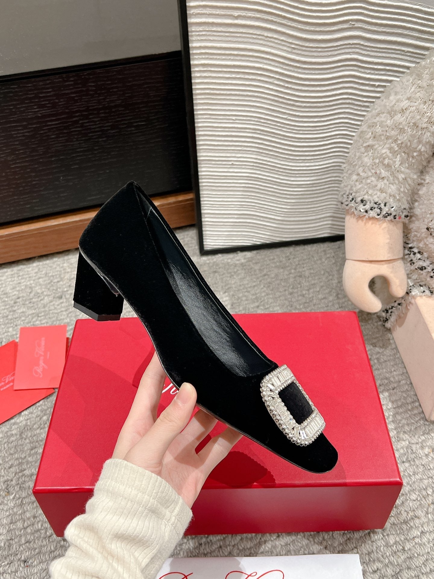 BELLE VIVIER PUMPS IN BLACK VELVET