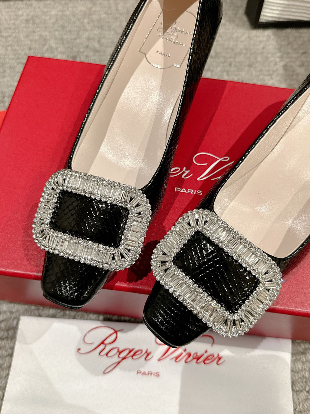 BELLE VIVIER PUMPS IN BLACK LIZARD EMBOSSED CALFSKIN