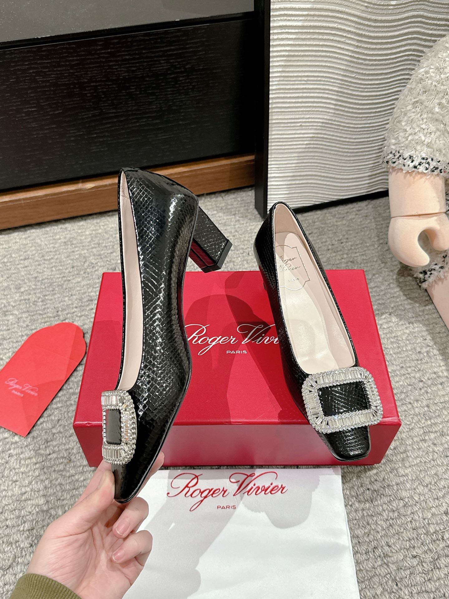 BELLE VIVIER PUMPS IN BLACK LIZARD EMBOSSED CALFSKIN