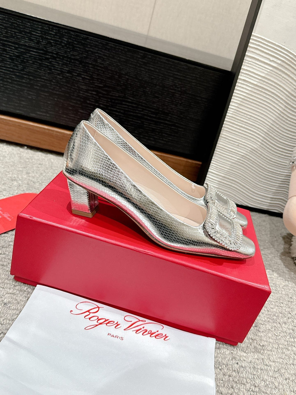 BELLE VIVIER PUMPS IN SILVER METALLIC LIZARD EMBOSSED CALFSKIN
