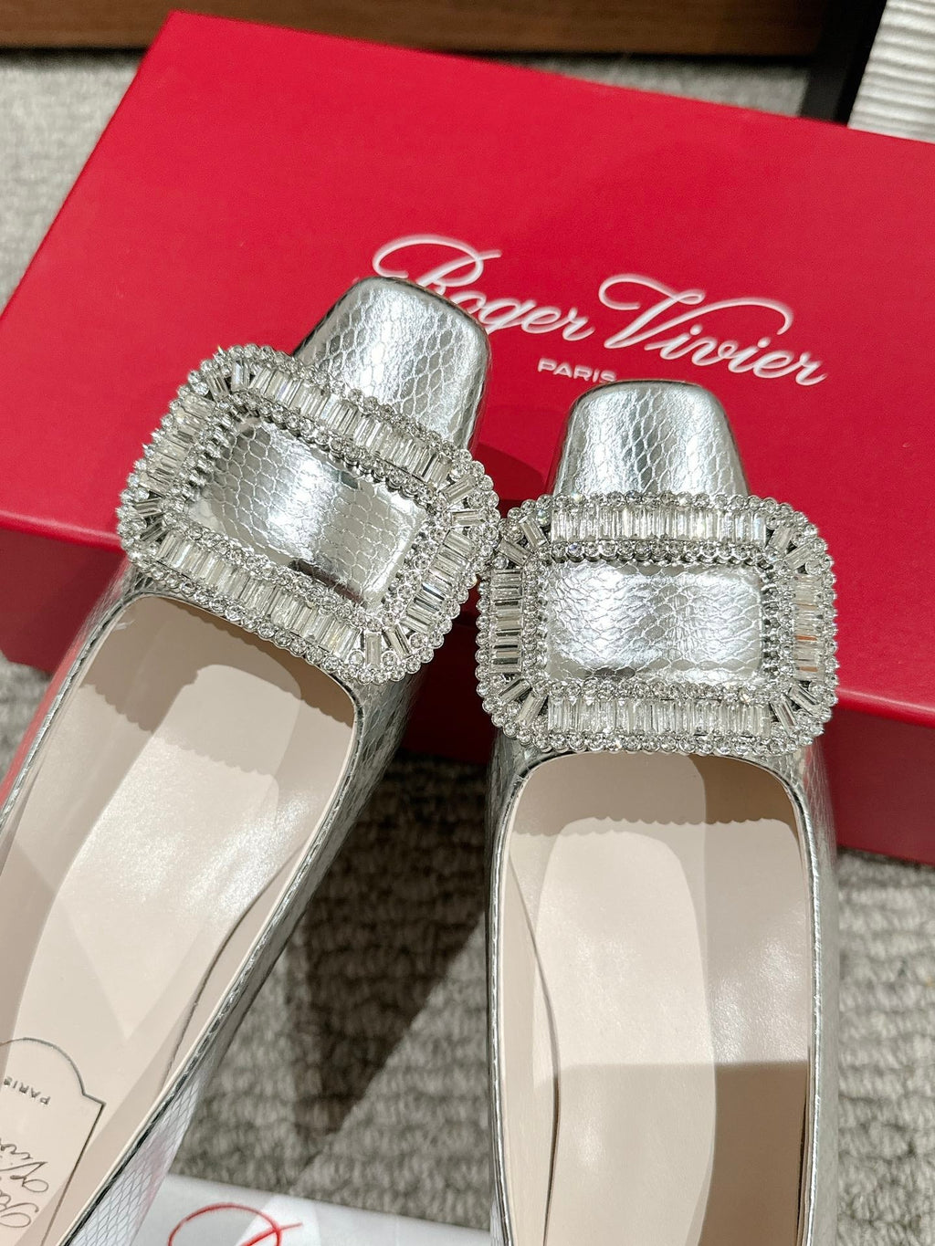 BELLE VIVIER PUMPS IN SILVER METALLIC LIZARD EMBOSSED CALFSKIN