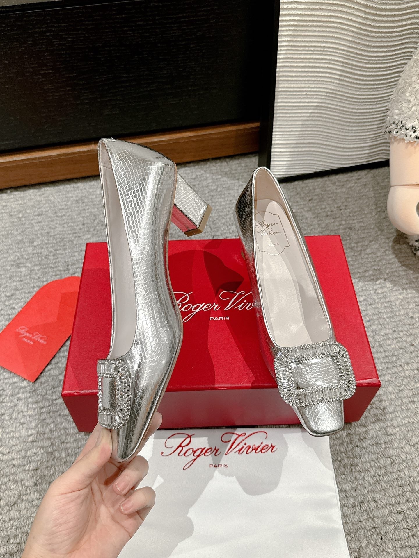 BELLE VIVIER PUMPS IN SILVER METALLIC LIZARD EMBOSSED CALFSKIN