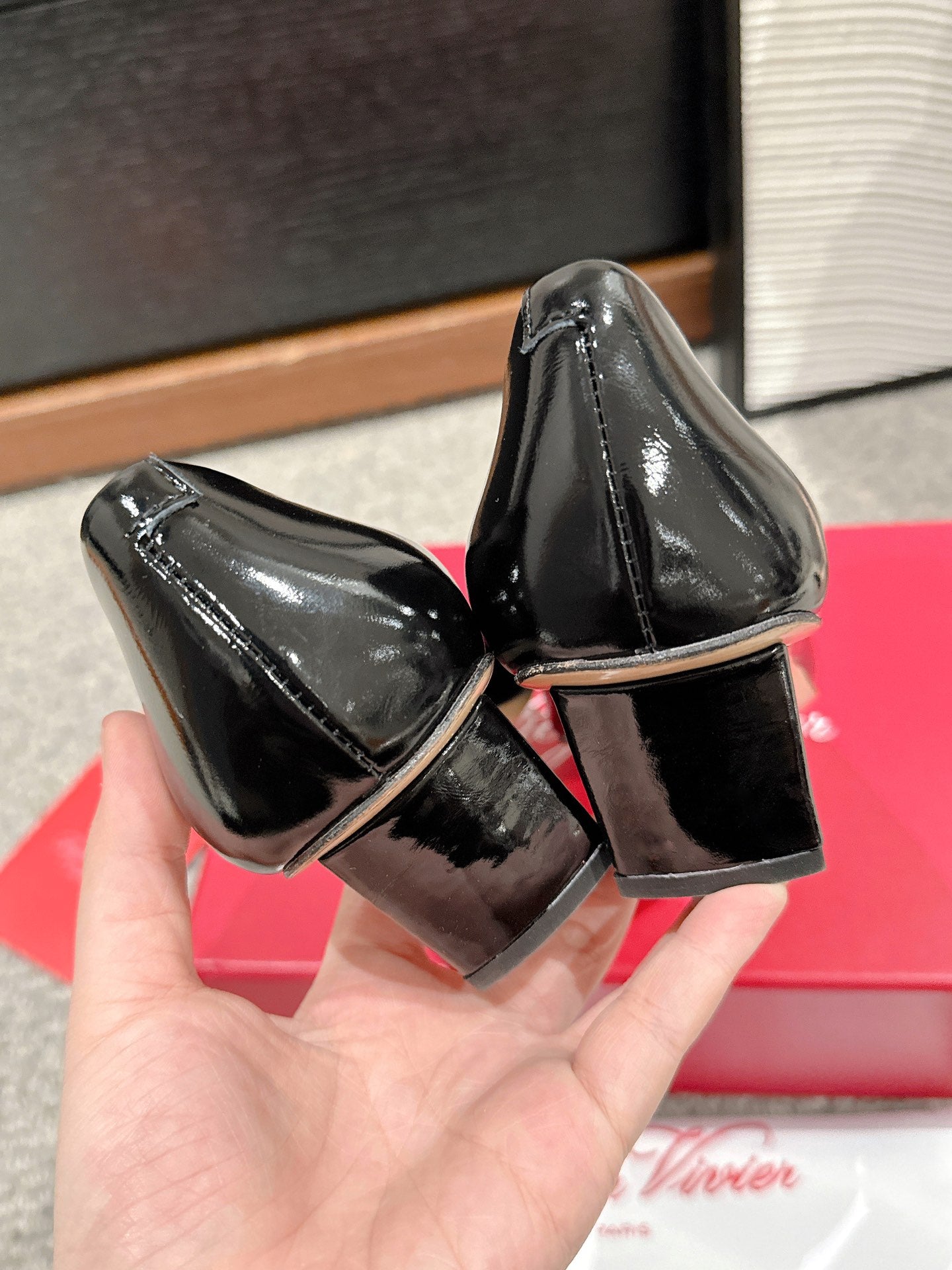 BELLE VIVIER PUMPS IN BLACK PATENT CALFSKIN