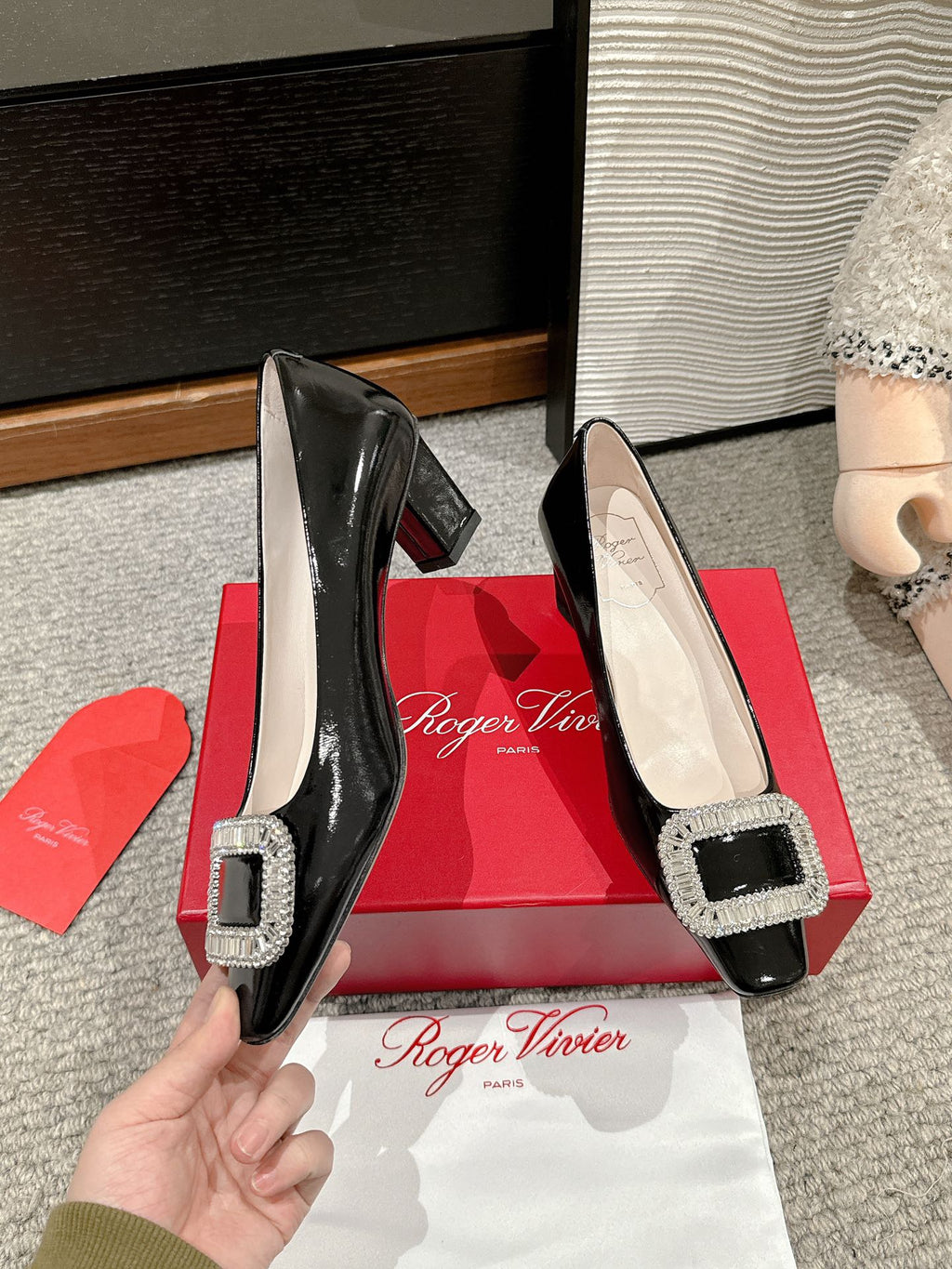 BELLE VIVIER PUMPS IN BLACK PATENT CALFSKIN