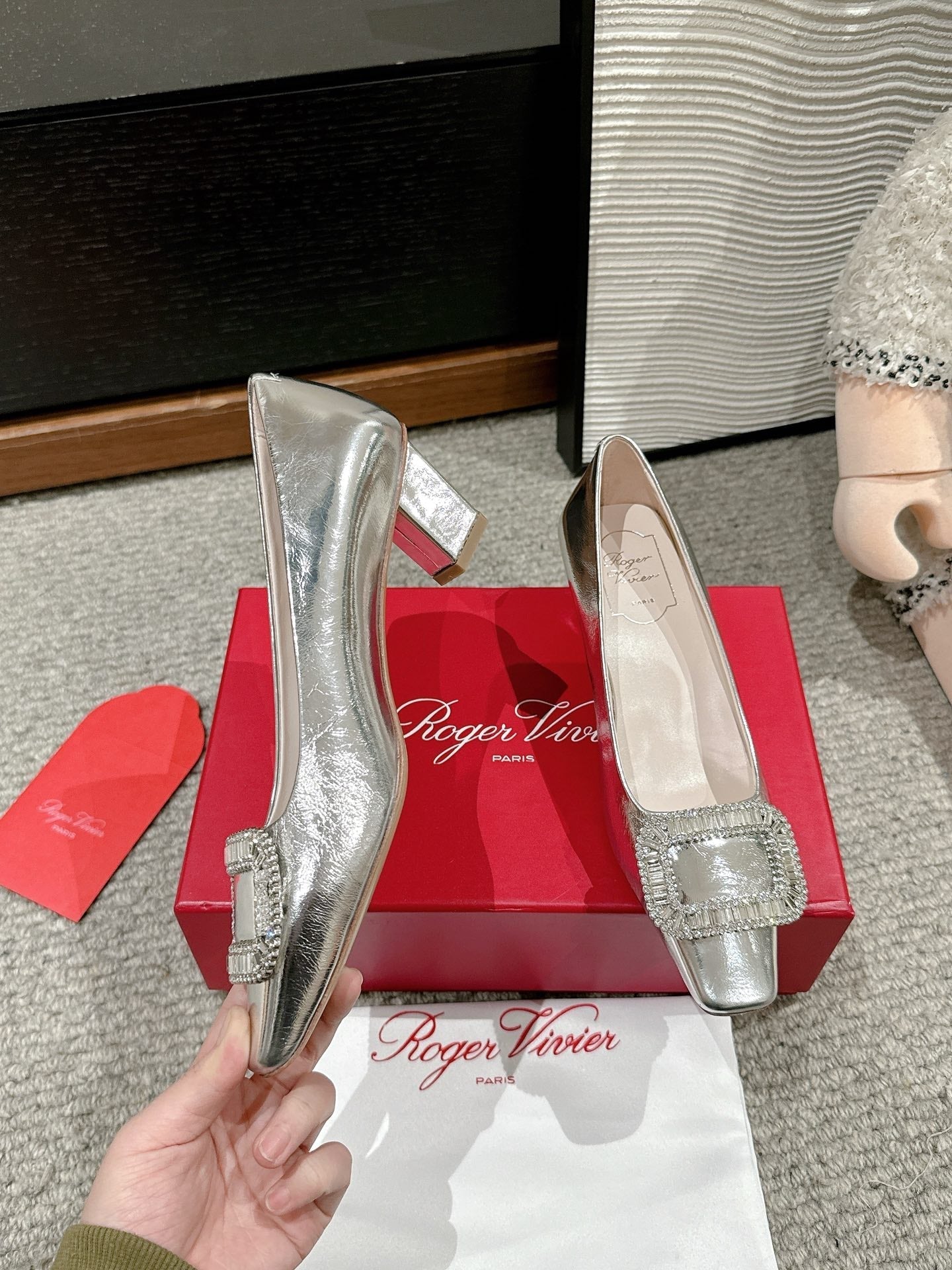 BELLE VIVIER PUMPS IN SILVER METALLIC CALFSKIN