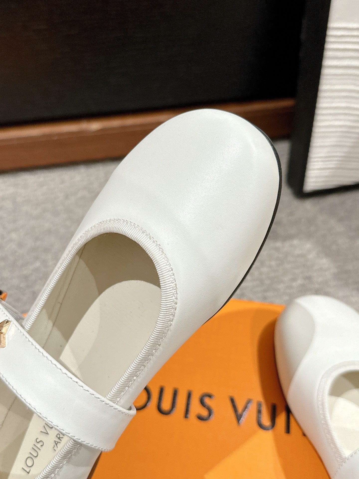 MARY JANE SHOES IN WHITE SHEEPSKIN