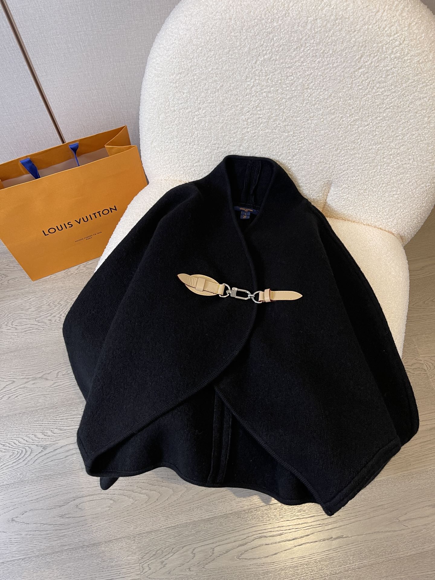 LV 25S WOOL CAPE COAT 0017