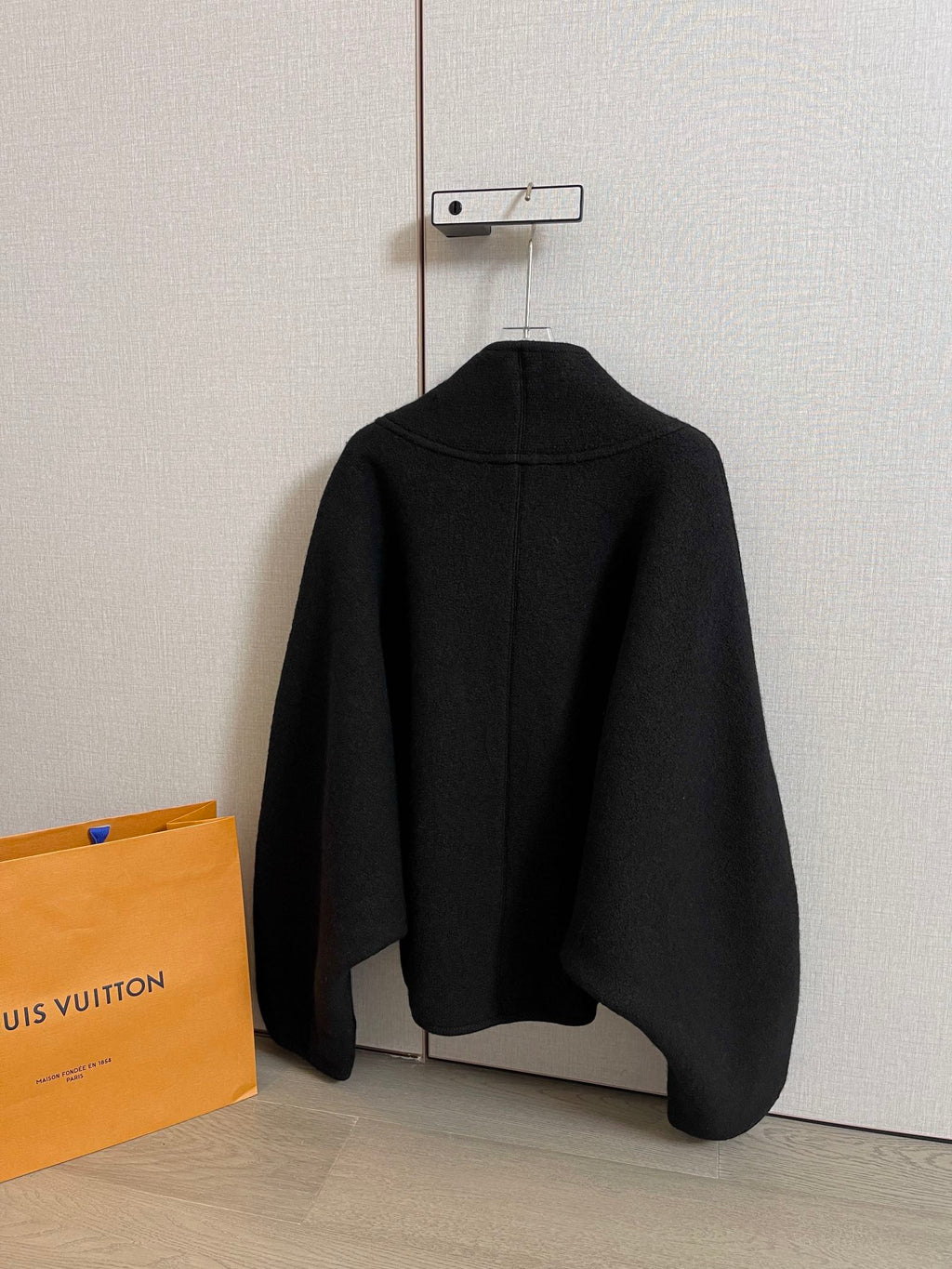 LV 25S WOOL CAPE COAT 0017