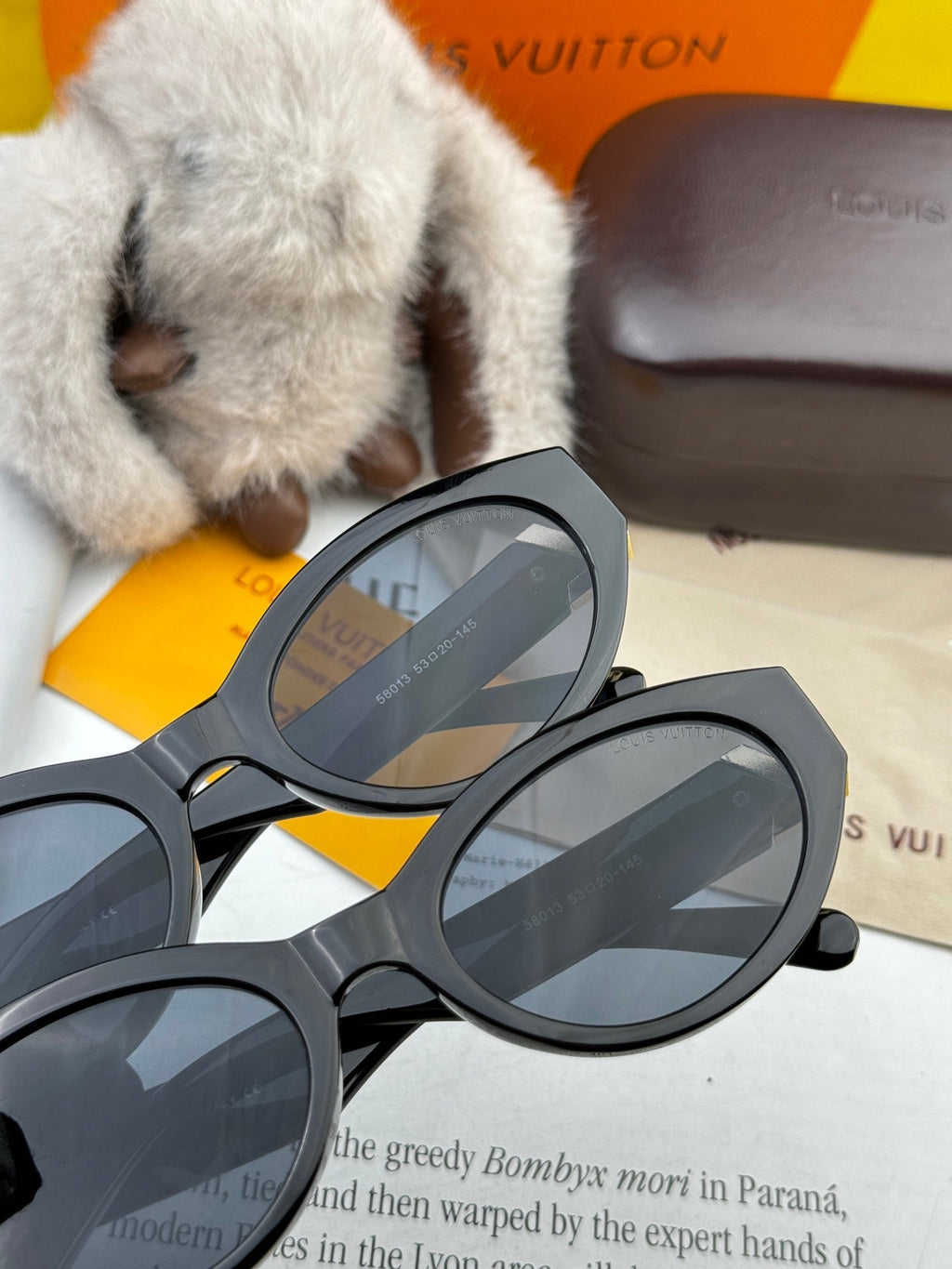 CAT EYE SUNGLASSES L35801 IN BLACK ACETATE