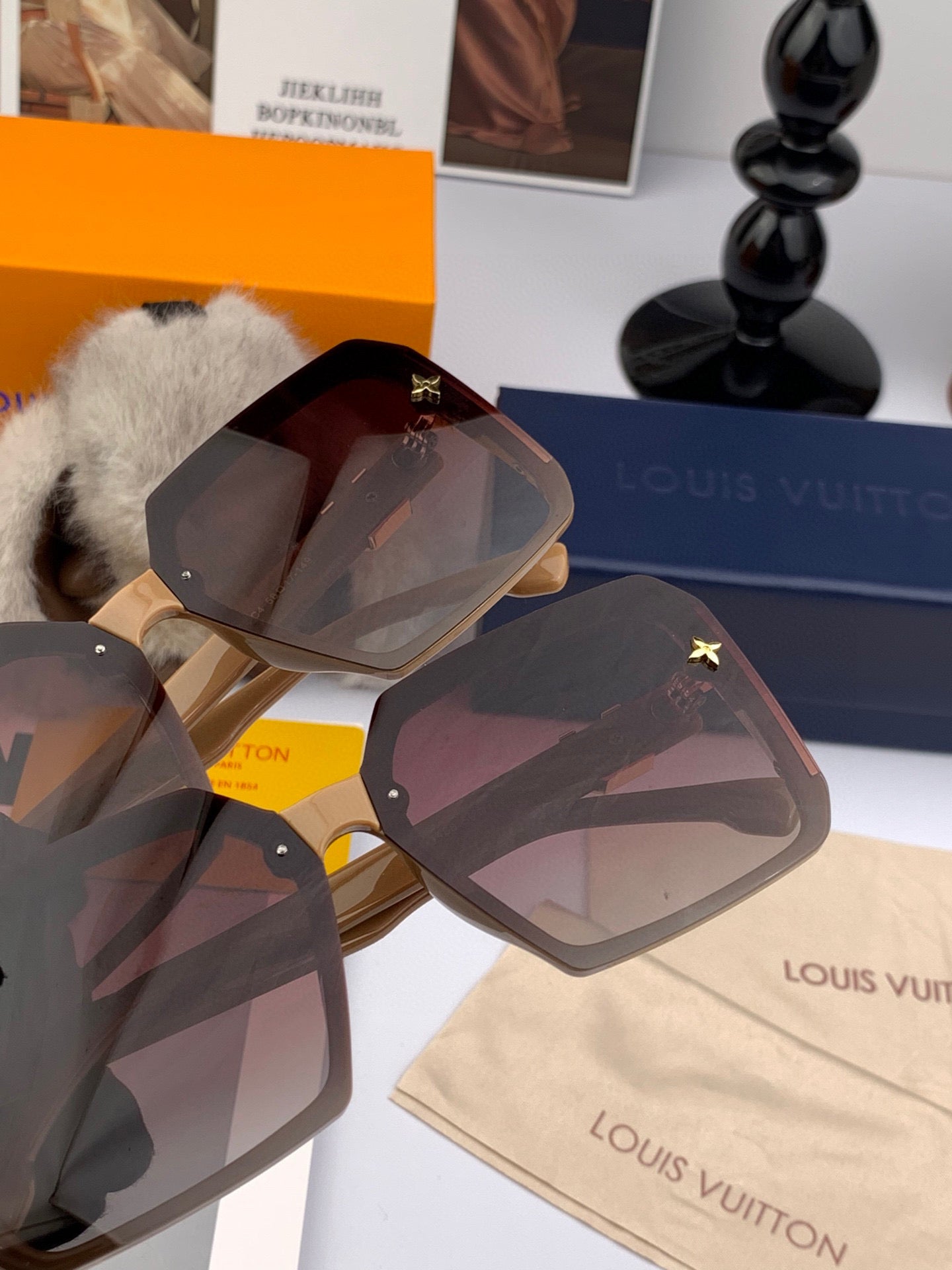 SQUARE SUNGLASSES L8148 IN ACETATE