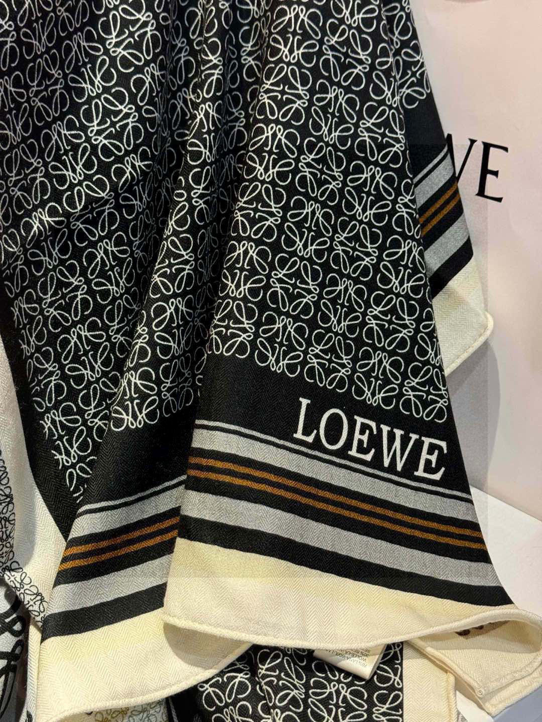 LOEWE 25S SCARF 140 IN CASHMERE SILK 738548