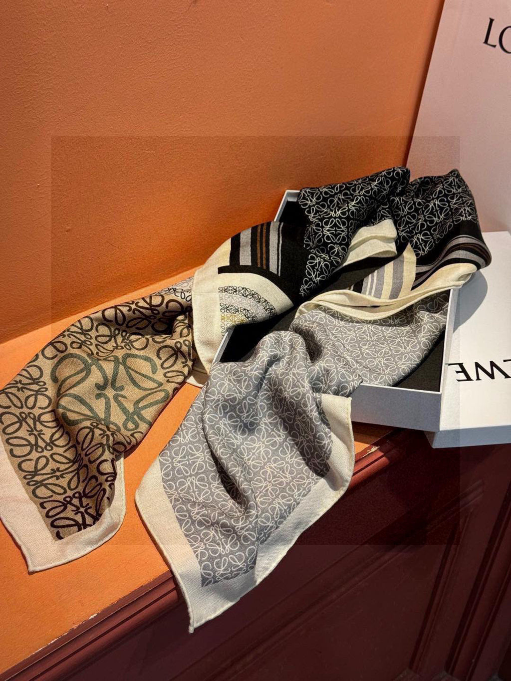 LOEWE 25S SCARF 140 IN CASHMERE SILK 738548