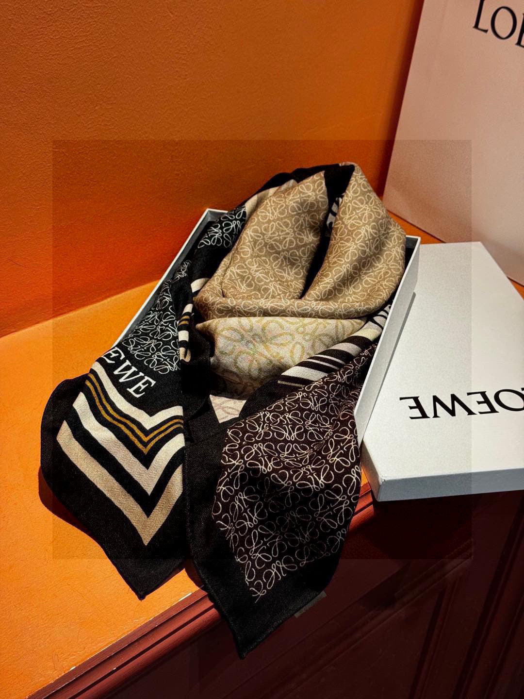 LOEWE 25S SCARF 140 IN CASHMERE SILK 738549