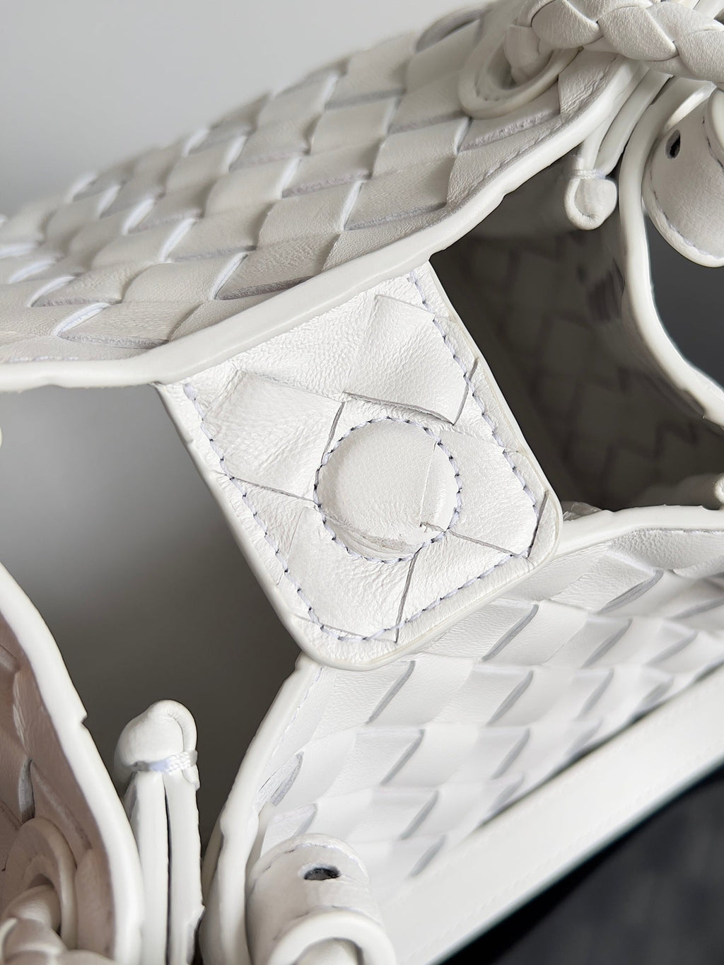 BV Small Parachute 21 White Lambskin Ghw