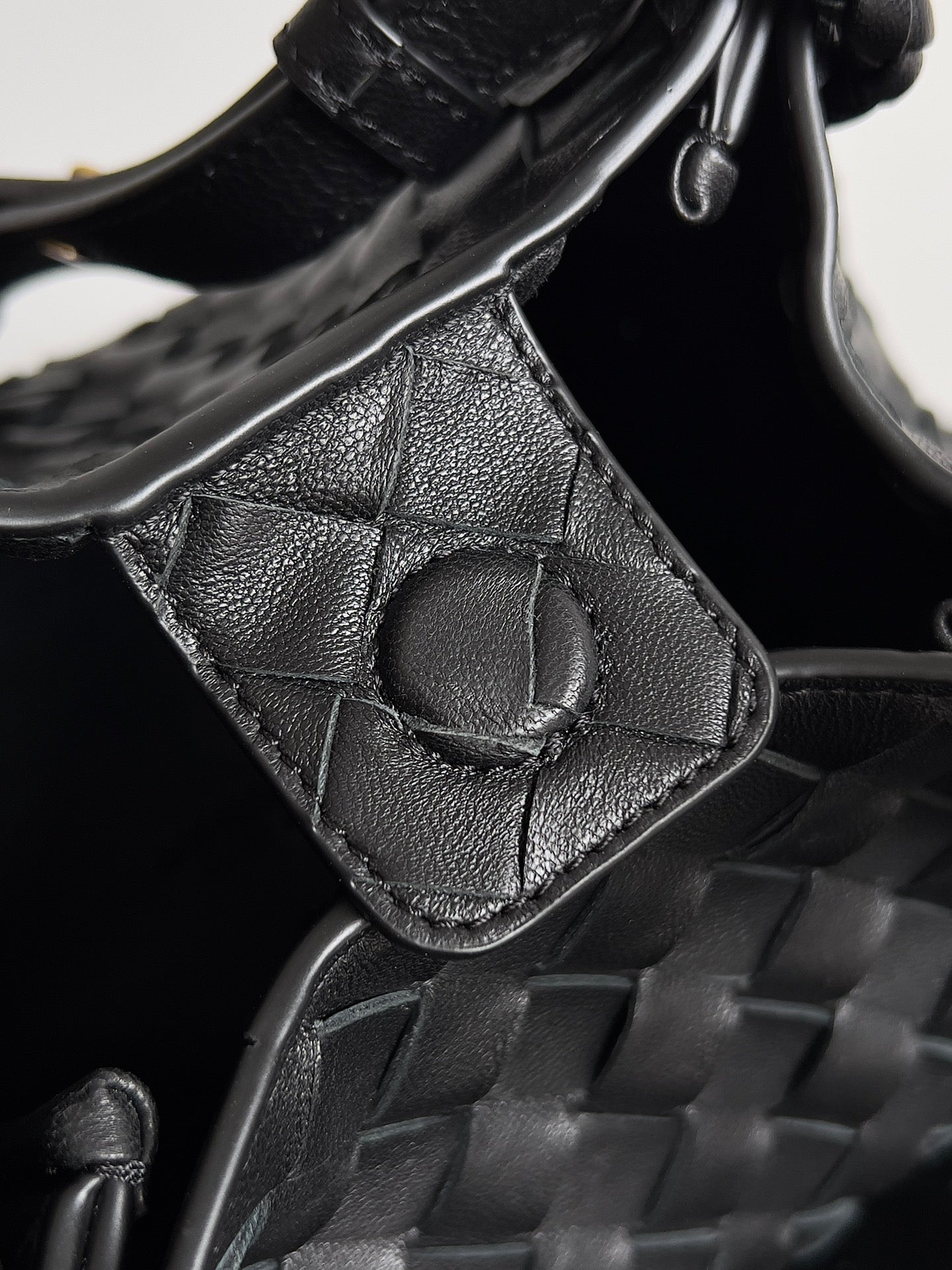 BV Small Parachute 21 Black Lambskin Ghw