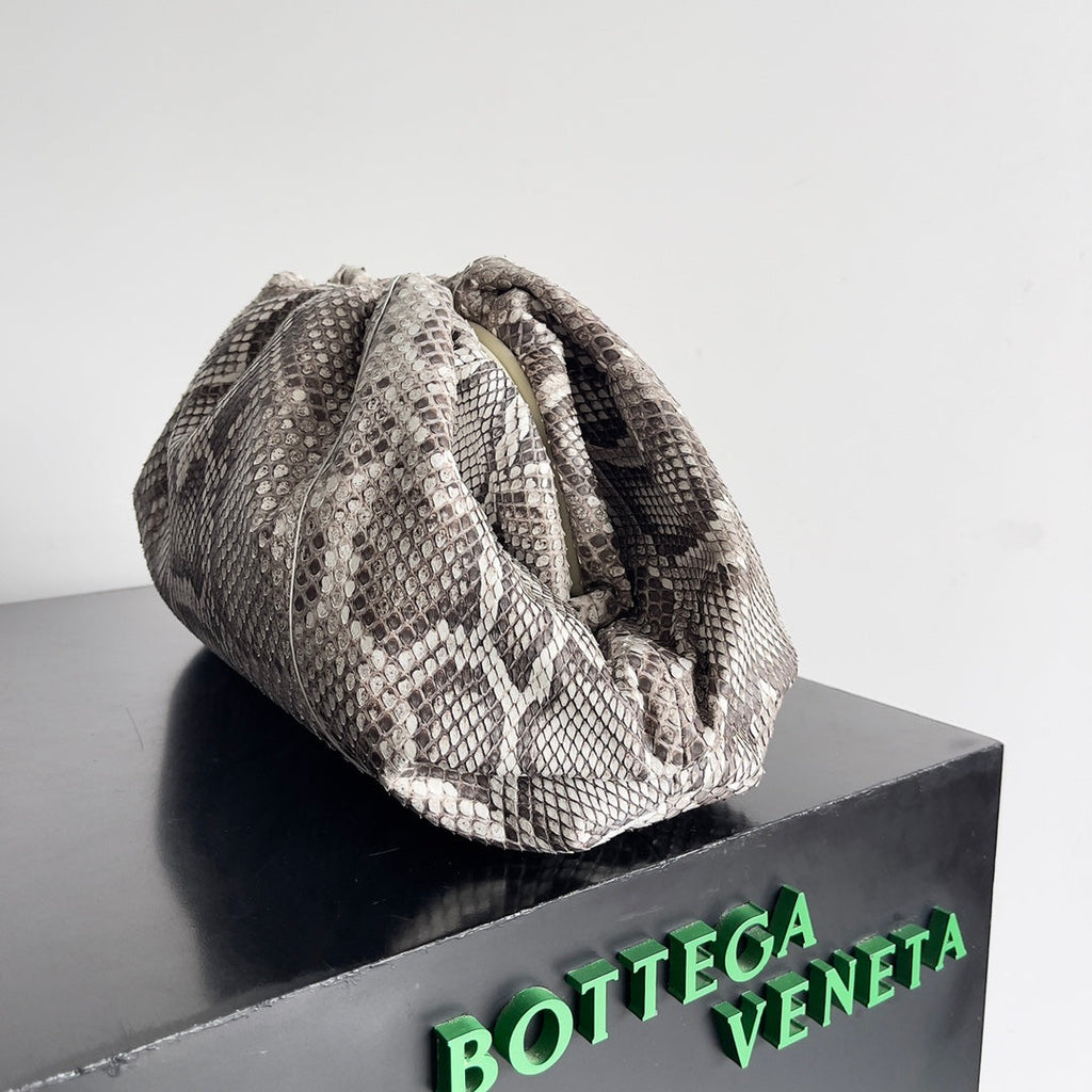 POUCH CLUTCH 38 IN SNAKE PATTERN CALFSKIN
