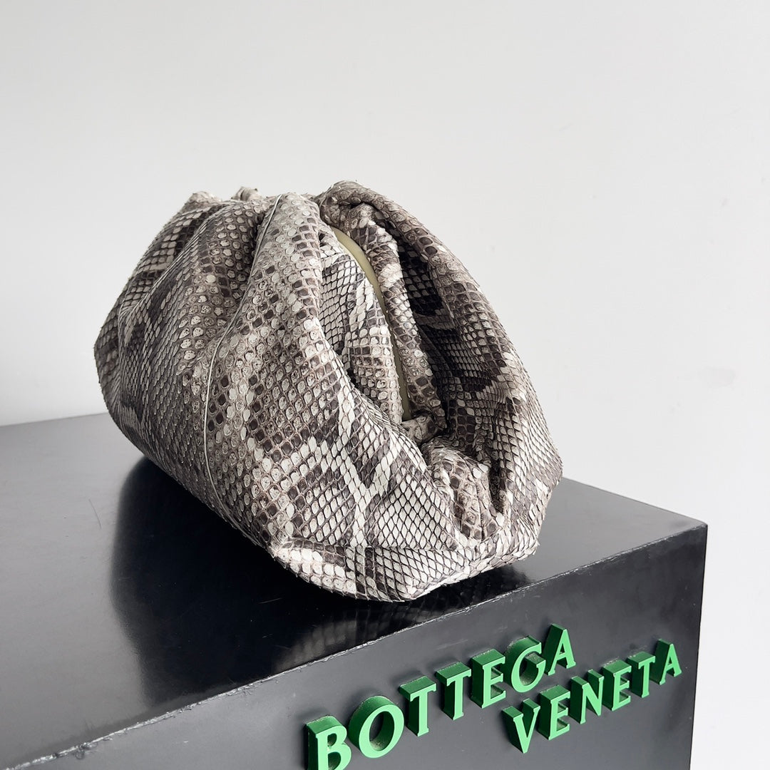 POUCH CLUTCH 38 IN SNAKE PATTERN CALFSKIN