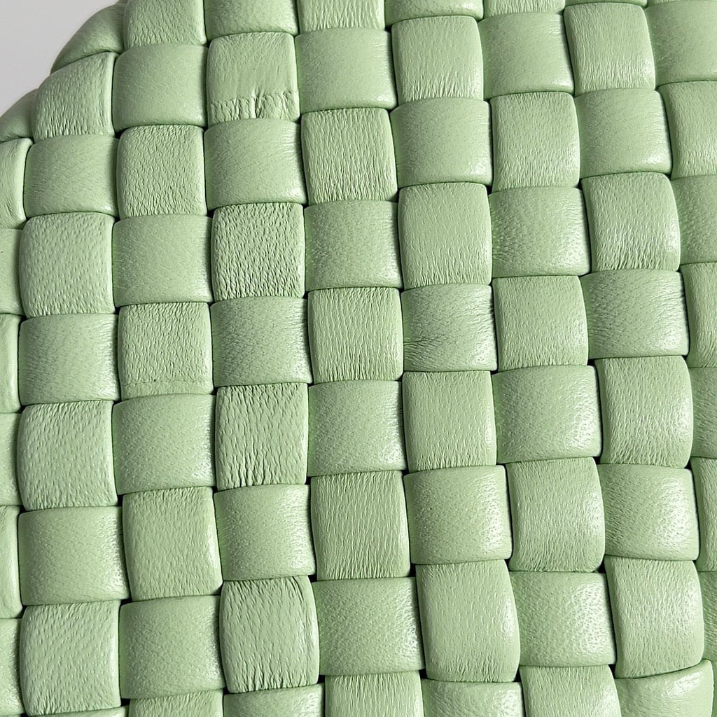 KNOT CHAIN CLUTCH 20.5 IN LIGHT GREEN LAMBSKIN