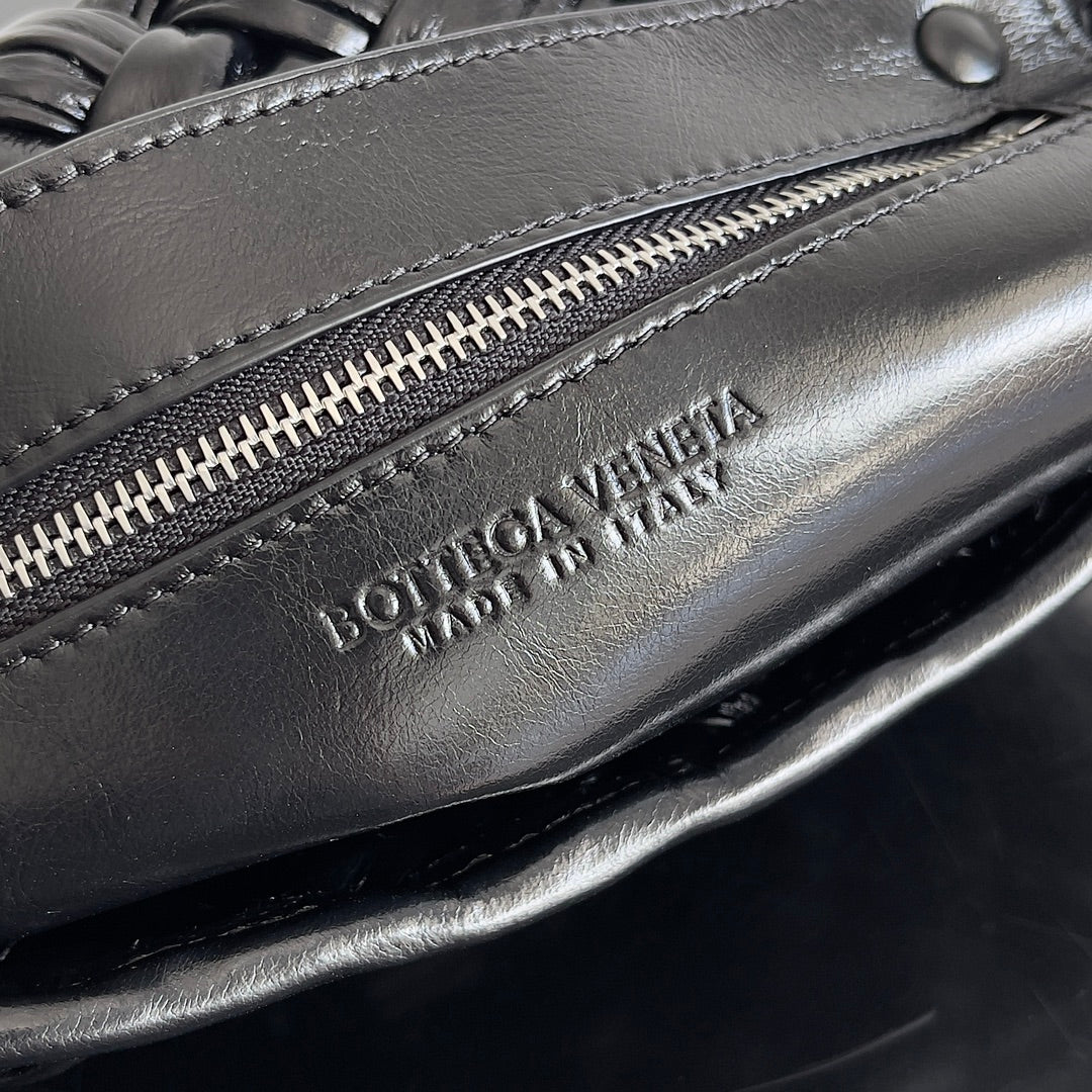 BV Small Rumple Messenger 21 Black Lambskin Shw