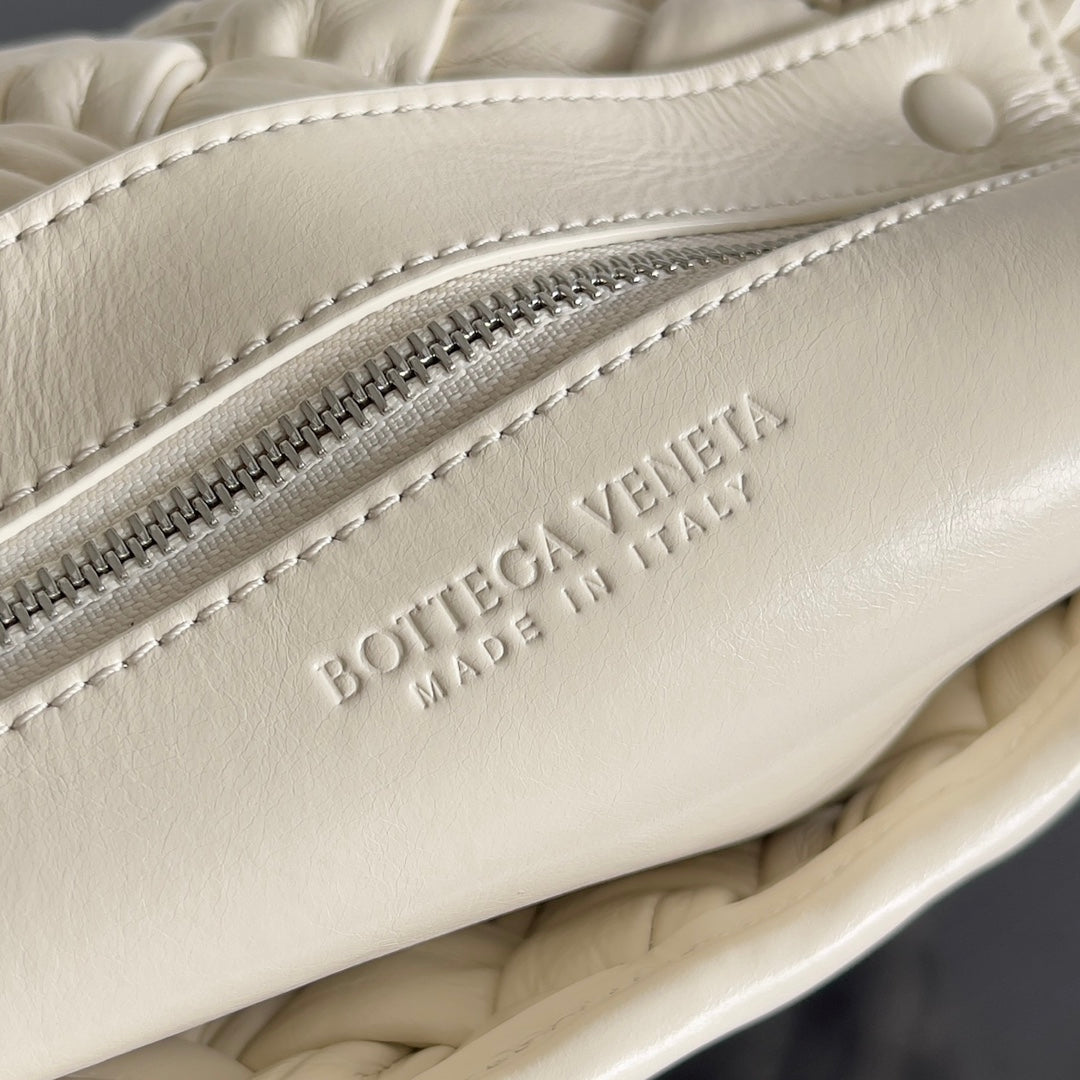 BV Small Rumple Messenger 21 White Lambskin Shw