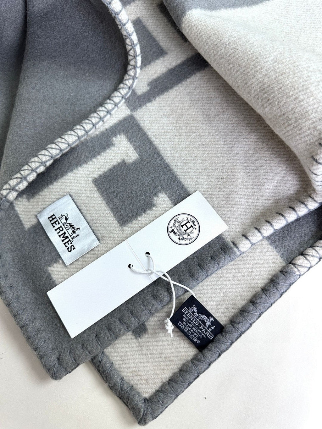 AVALON THROW BLANKET 170 CM IN COOL GRAY CASHMERE 294471