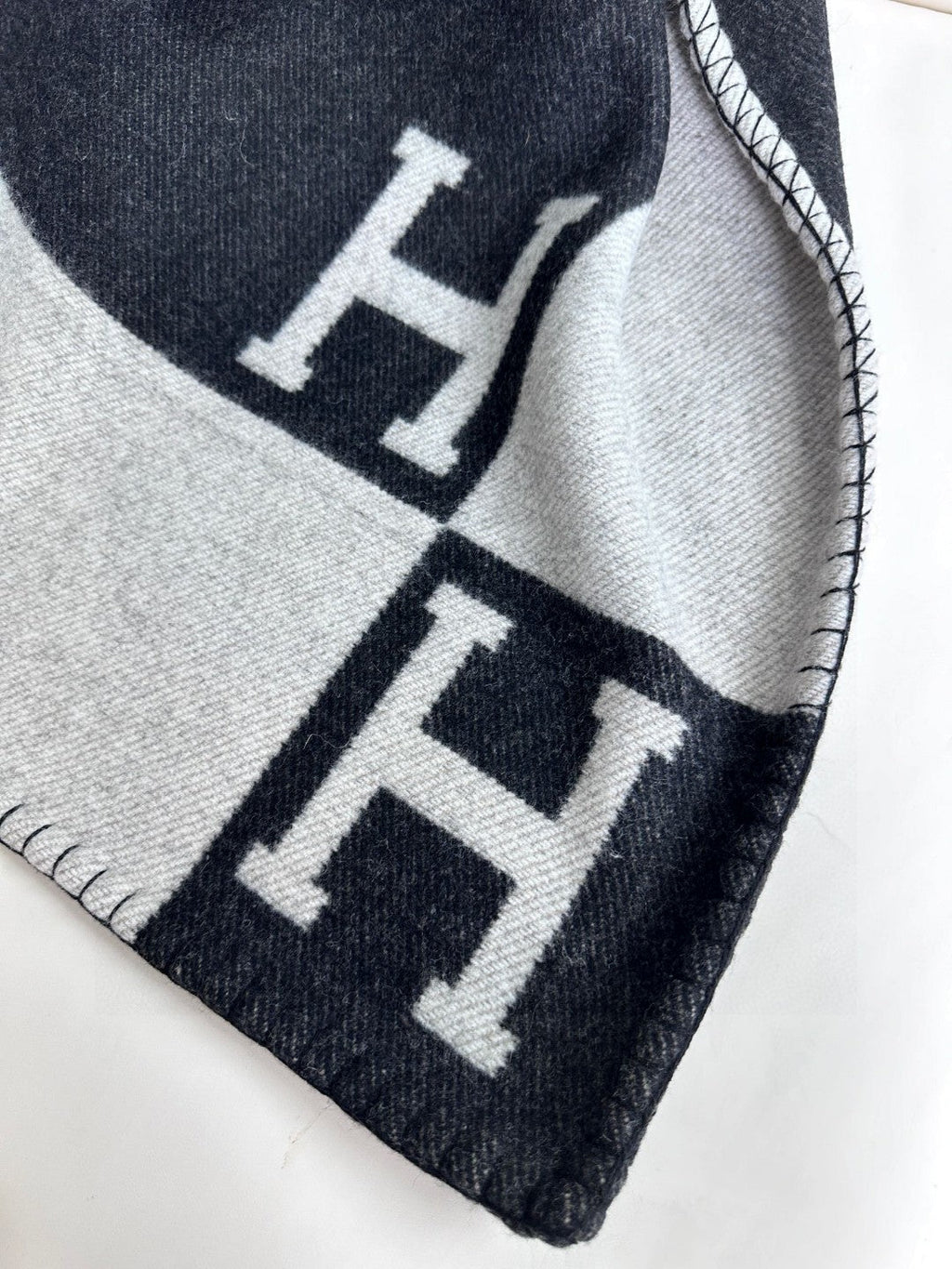 AVALON THROW BLANKET 170 CM IN BLACK CASHMERE 294472