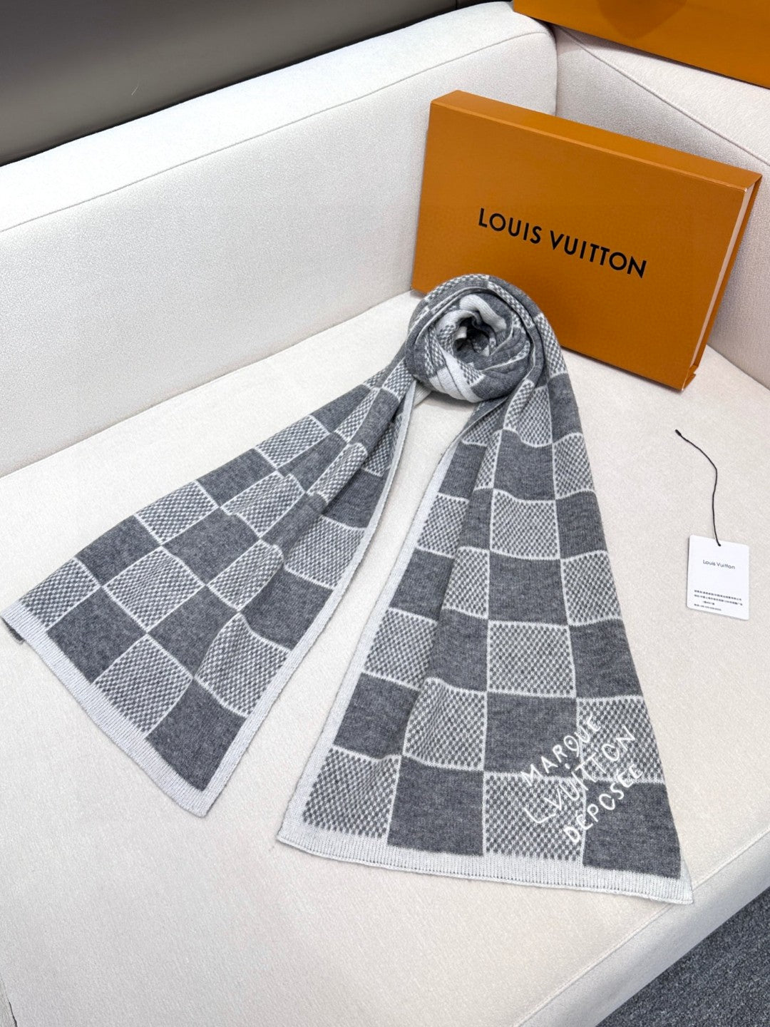 LV SCARF 180 CM IN CASHMERE 682078