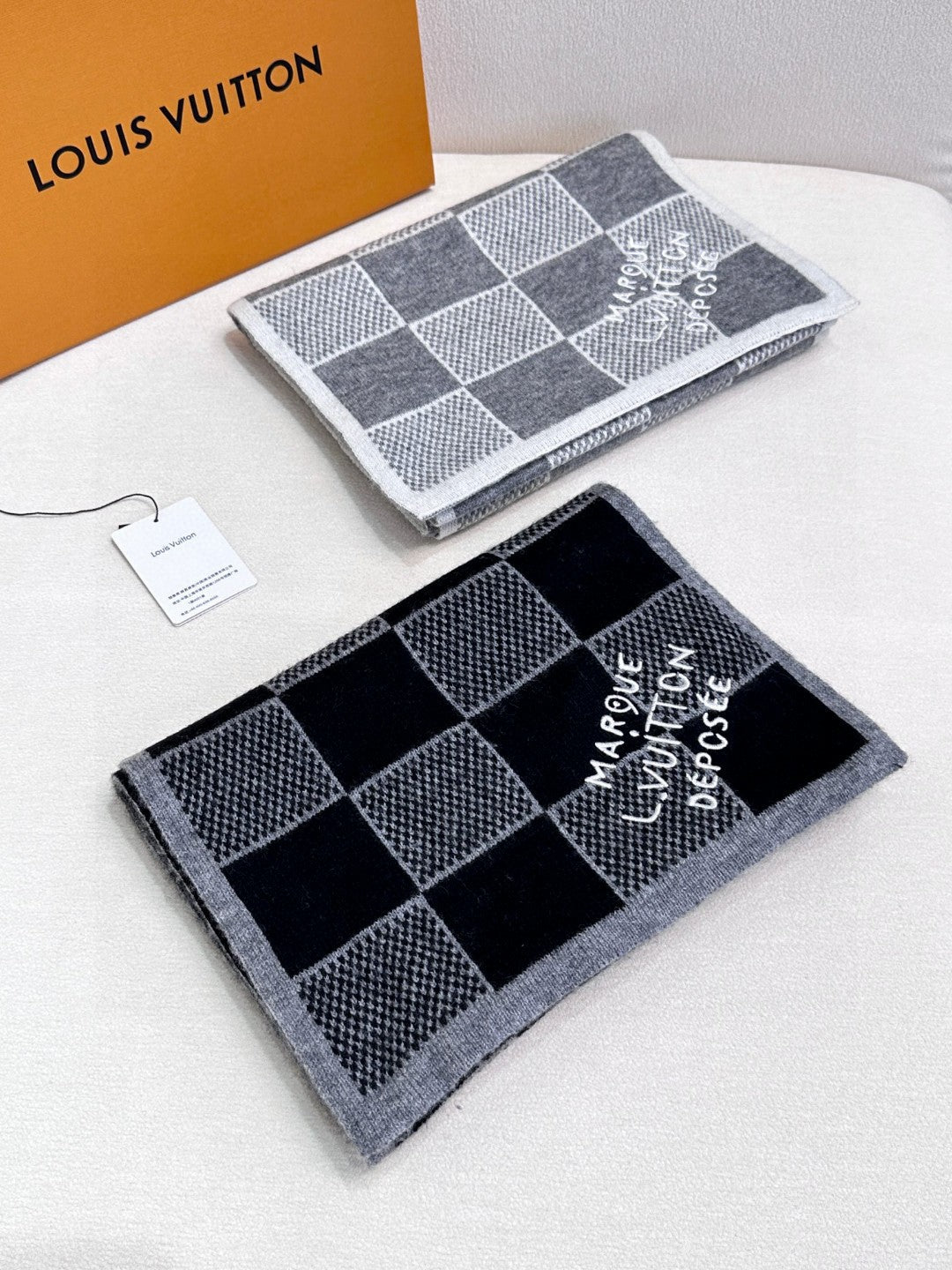 LV SCARF 180 CM IN CASHMERE 682078