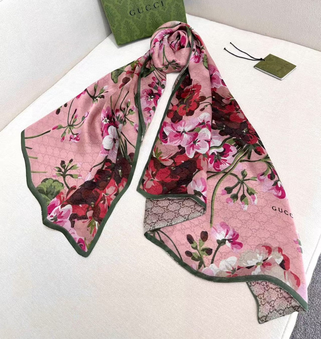 GUCCI 25S SCARF 180 IN SILK 655933
