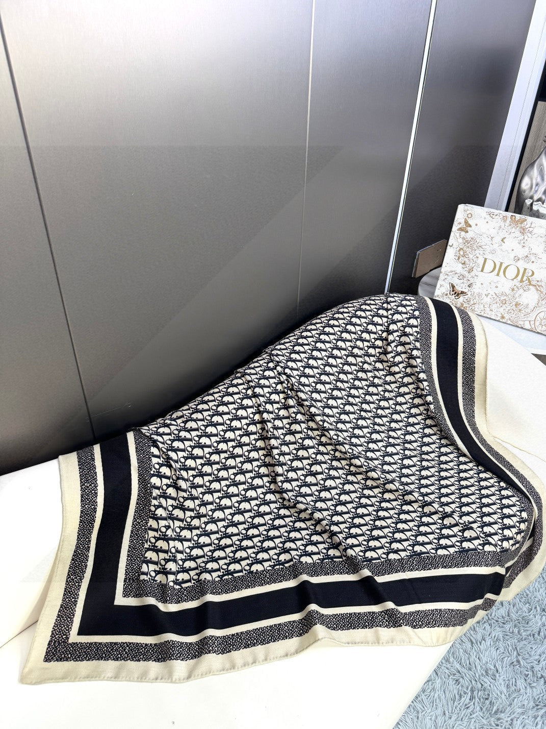 DIOR SCARF 140 CM IN CASHMERE-SILK BLEND 699255