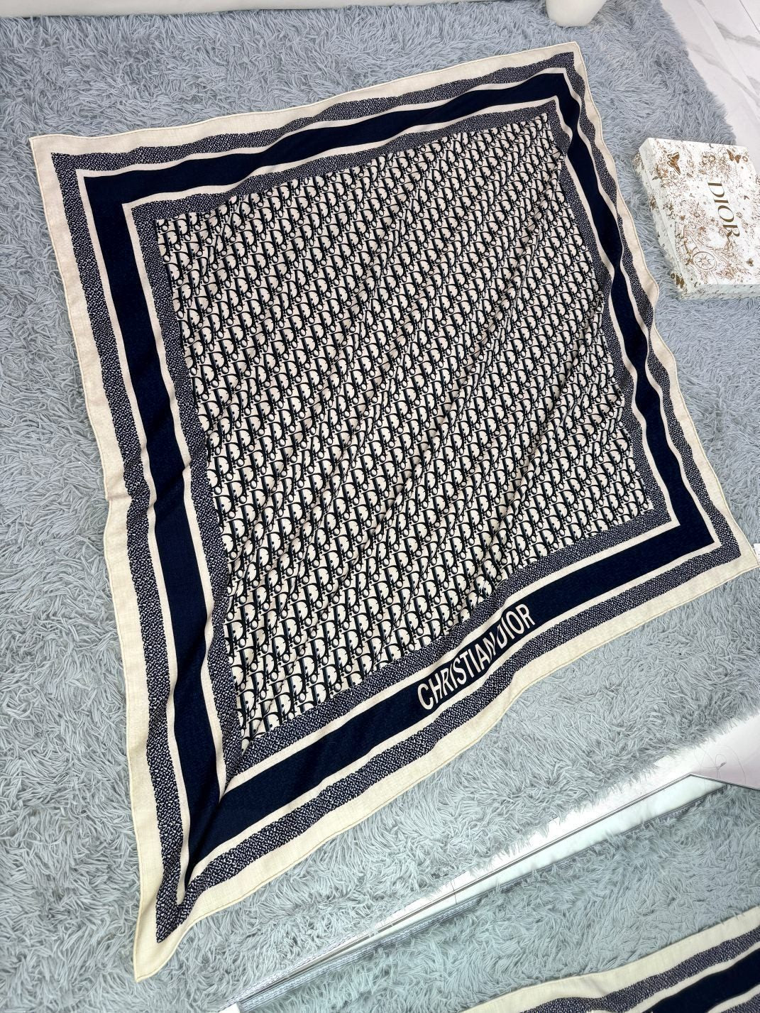 DIOR SCARF 140 CM IN CASHMERE-SILK BLEND 699256