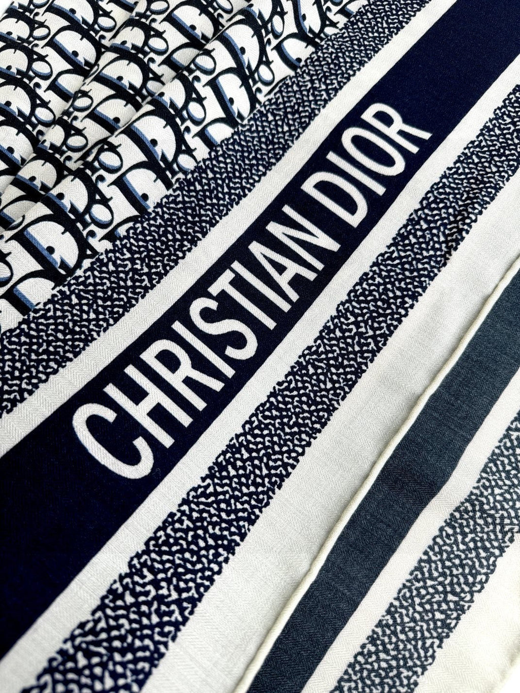 DIOR SCARF 140 CM IN CASHMERE-SILK BLEND 699256