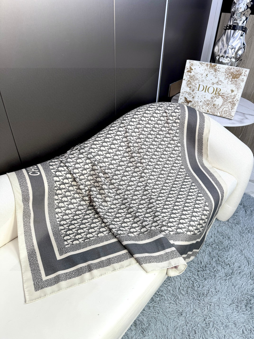 DIOR SCARF 140 CM IN CASHMERE-SILK BLEND 699256